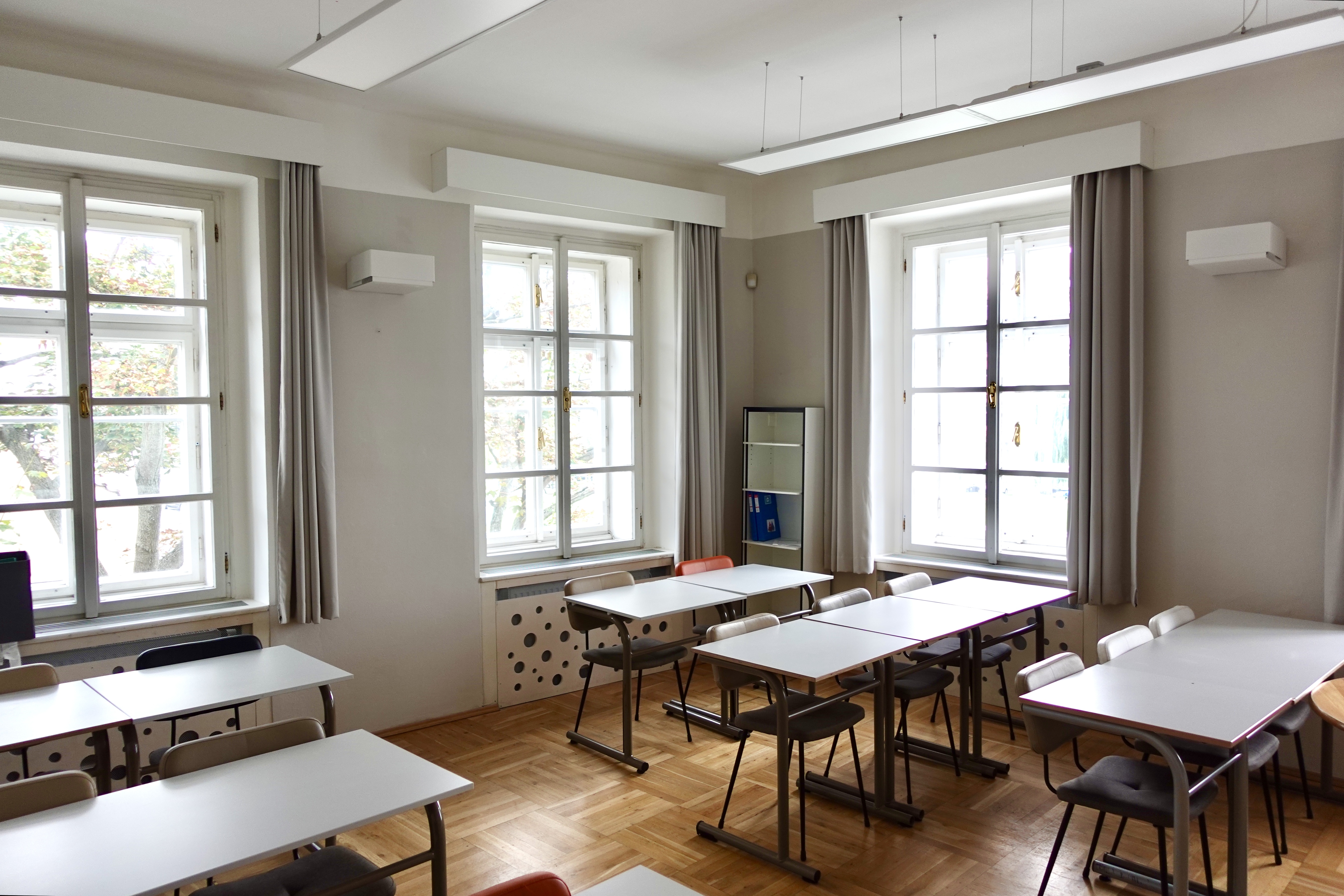 Letenská, heritage classroom with original windows